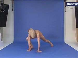 outstanding nude gymnastics by Vetrodueva